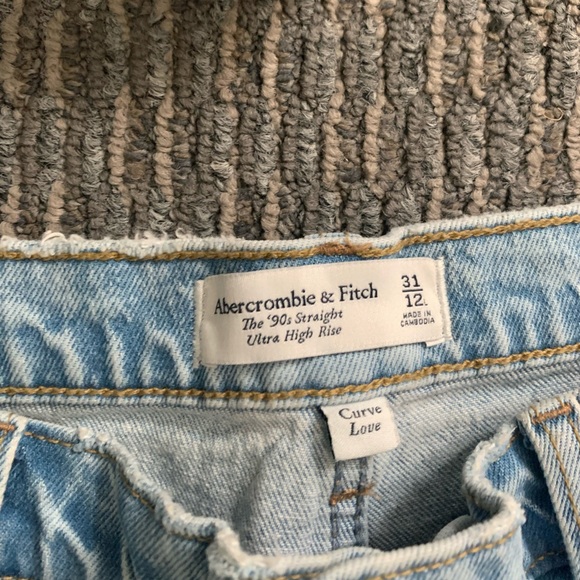 90’s Curve Love Ultra High Rise - Picture 3 of 9